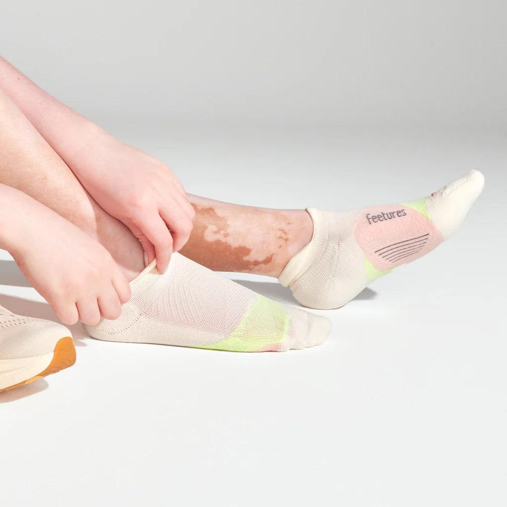 Elite Light Cushion No Show Tab Socks FEETURES