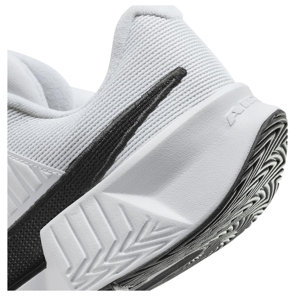 Men's GP Challenge Pro Tennis Shoes White and Black Top Tennis Shoes NIKE