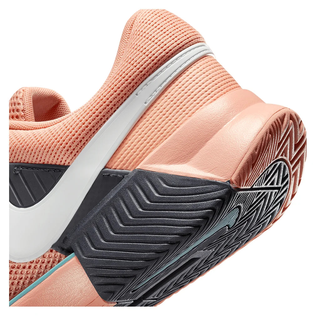 Men`s Zoom GP Challenge 1 Tennis Shoes Apricot Agate and White NIKE