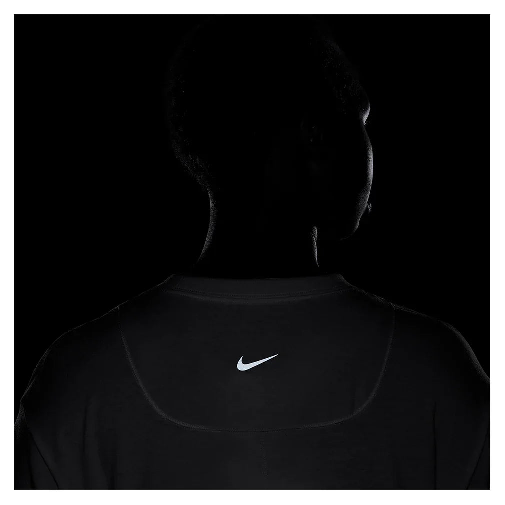 Women`s One Relaxed Dri-FIT Cropped Short Sleeve Top NIKE