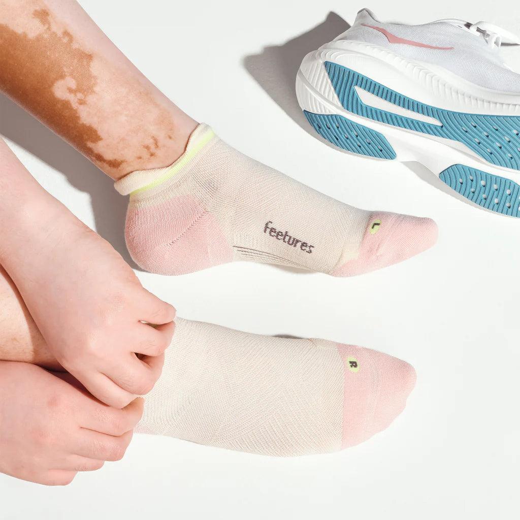 Elite Max Cushion No Show Tab Socks FEETURES