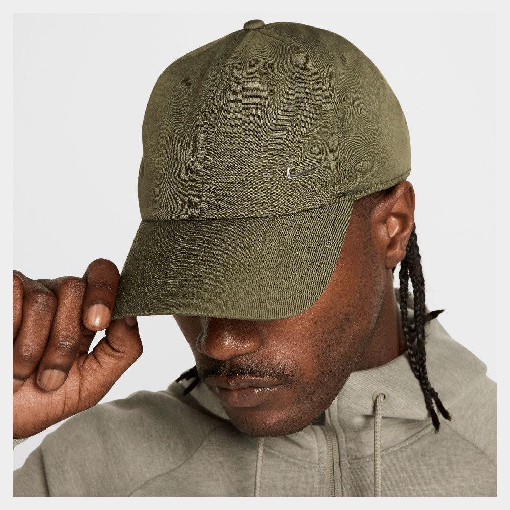 Men`s Dri-Fit Club Unstructured Featherlight Tennis Cap CAPS AND VISORS NIKE S/M 247_KHAKI/WHITE