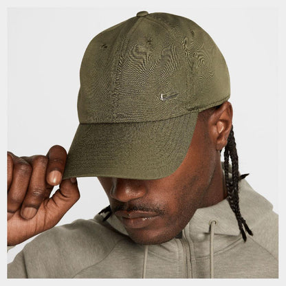Men`s Dri-Fit Club Unstructured Featherlight Tennis Cap CAPS AND VISORS NIKE S/M 247_KHAKI/WHITE
