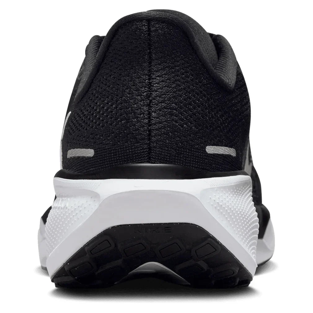 Women`s Pegasus 41 Running Shoes Black and White NIKE