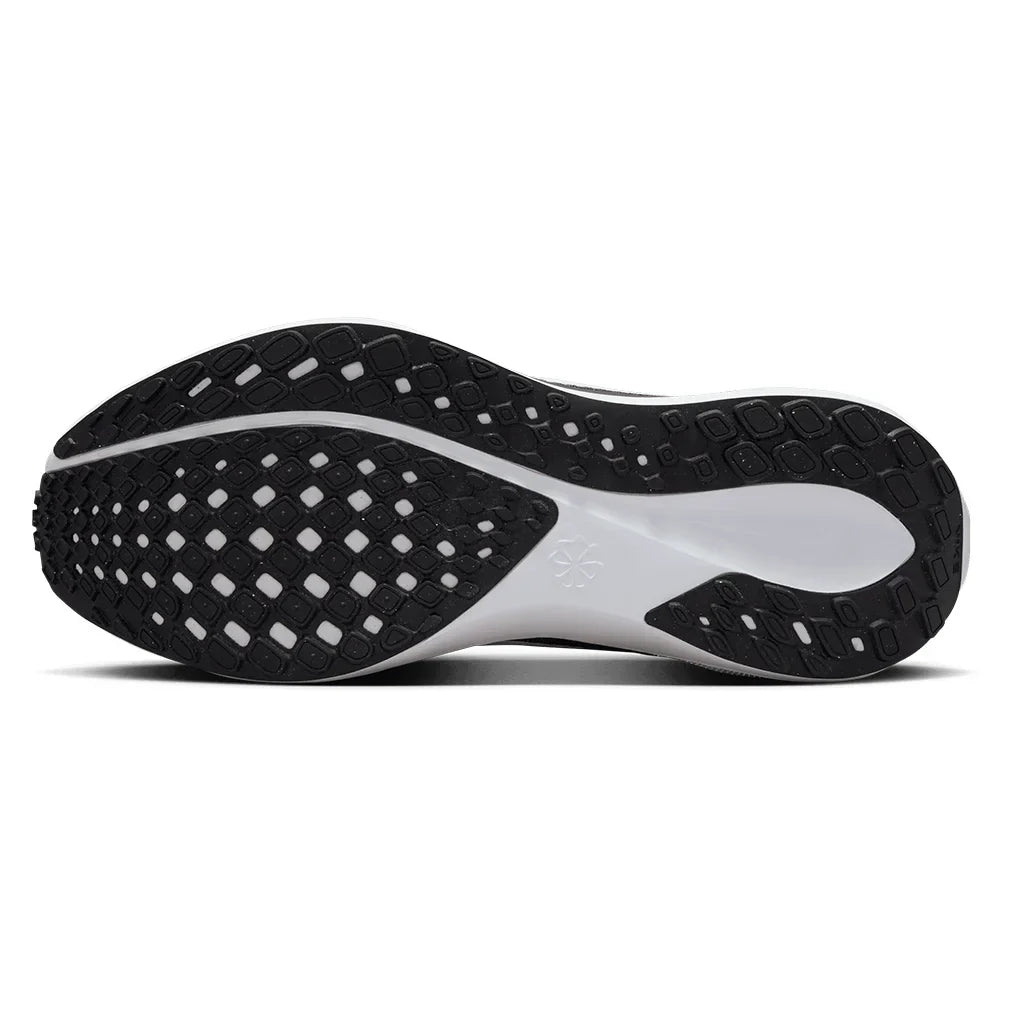 Women`s Pegasus 41 Running Shoes Black and White NIKE