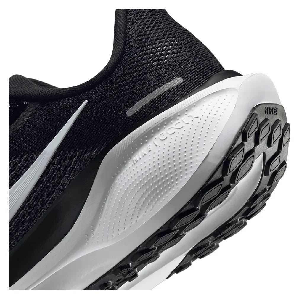 Women`s Pegasus 41 Running Shoes Black and White NIKE