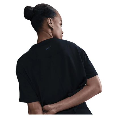 Women`s One Relaxed Dri-FIT Cropped Short Sleeve Top NIKE