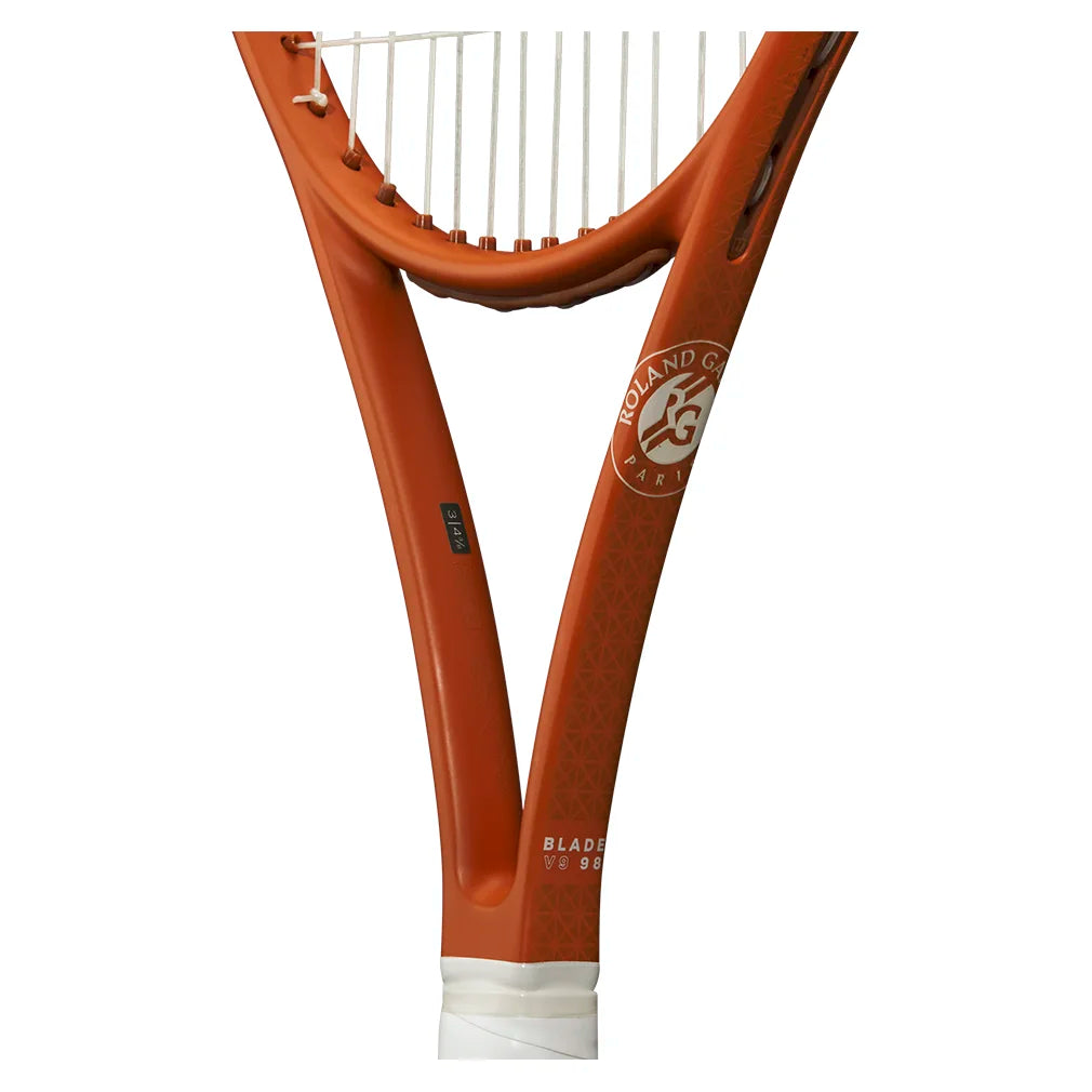 Blade 98 V9.0 16X19 RG 2025 Tennis Racquet WILSON