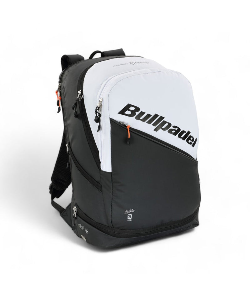 Cargue la imagen en el visor de la galería, BULLPADEL HACK Blacno och Black 2025 PAQUITO NAVARRO PADEL BACKPACK
